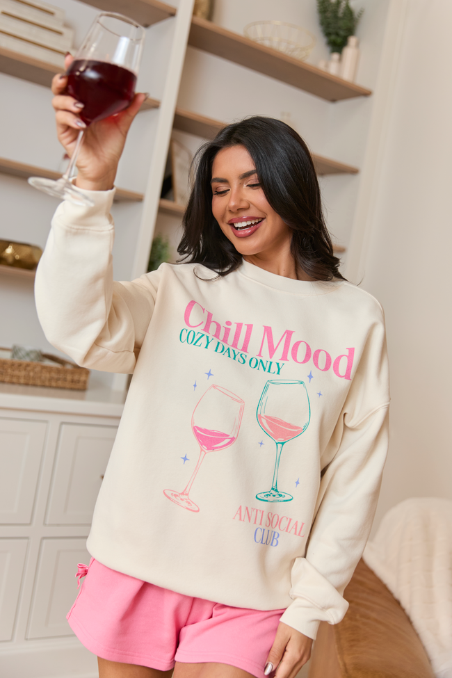 Chill Mood Cream Graphic Sweatshirt